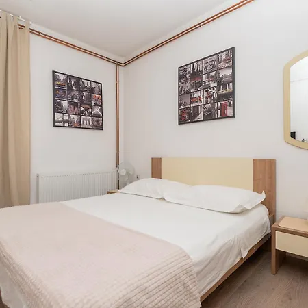 Apartament Sani *