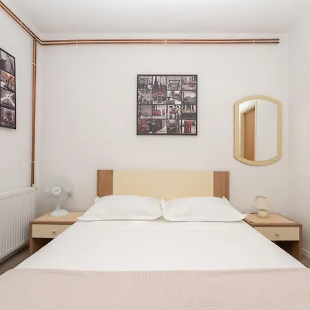 Apartament Sani *
